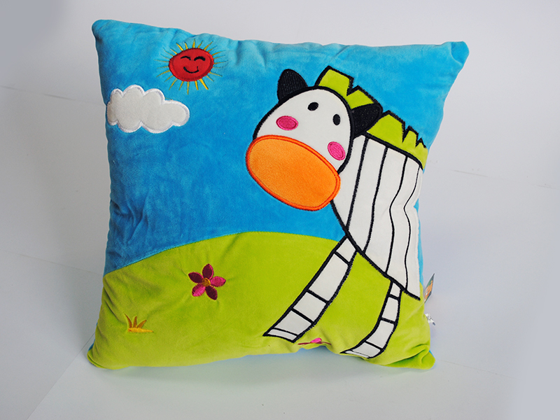 8ST-010 n Подушка "Корова" (ct) (32x30x12 см.)